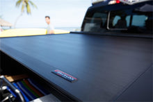 Load image into Gallery viewer, Roll-N-Lock 17-19 Ford F-250/F-350 Super Duty 80-3/8in E-Series Retractable Tonneau Cover